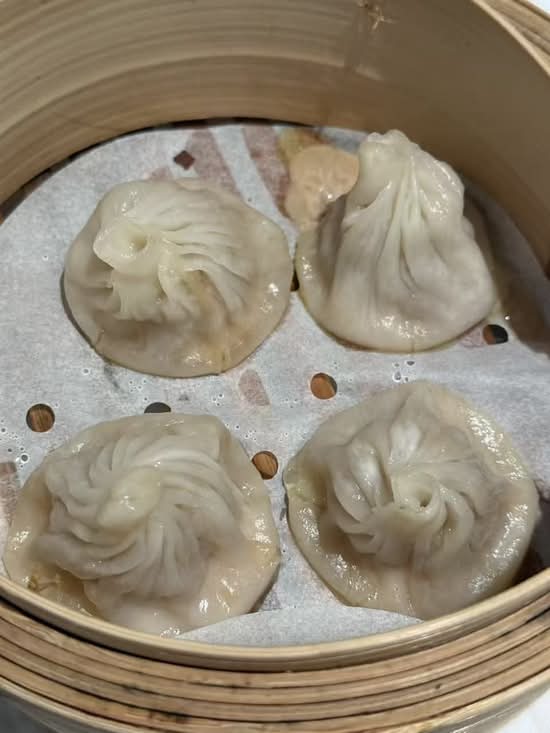 Xiao Long Bao Soup Dumplings (小茏包)
